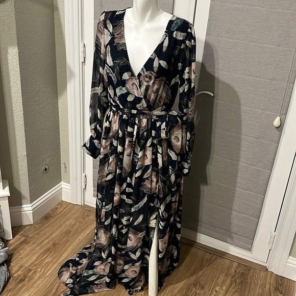 Fashion Nova Dresses & Skirts - Elegant Black and Cream Maxi Dress